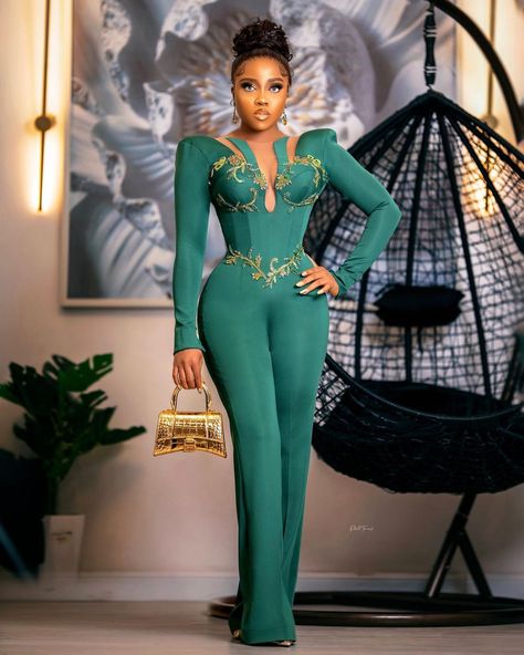 Veekee James Looks & Outfits for Style Inspiration – Style Afrique Veekee James, Jumpsuit Styles, Black Art Ideas, Graduation Outfit Ideas, Juice Dispenser, Stylish Naija, Party Jumpsuit, Wedding Applique, Classy Jumpsuit