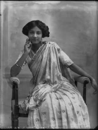 Vintage Indian Fashion, Edwardian Costumes, Filipino Fashion, Vintage India, Vintage Bollywood, Ancient India, Indian Aesthetic, Vintage Portraits, Portrait Gallery