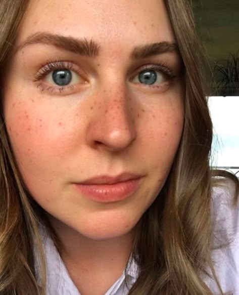 Freckles Reference, Tattoo Freckles, Freckles Tattoo, Henna Freckles, Freckle Tattoo, Tattooed Freckles, People With Freckles, Phi Brows, Fake Freckles