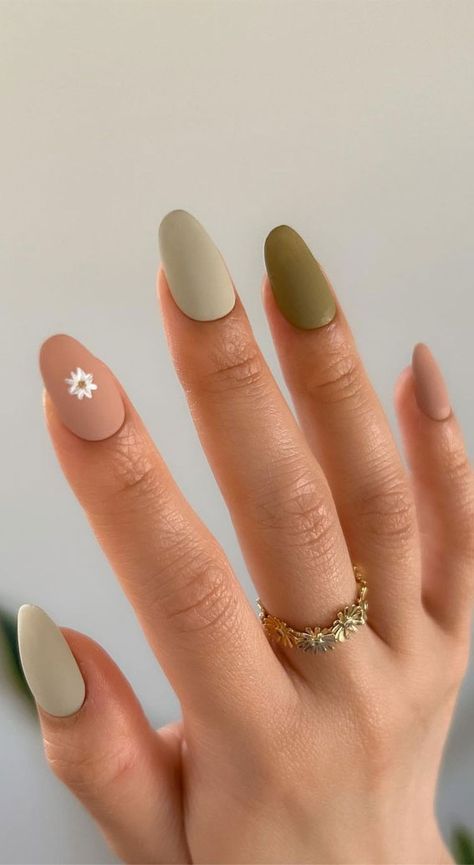 green spring nails, green matte nails, spring nail ideas, spring nails 2022, spring nail art designs, spring nails March Nails Ideas, Matte Green Nails, Monochromatic Nails, Valentine Art Projects, Matte Nail, Spring Nail Trends, Cute Spring Nails, Nails Green, Nails 2022