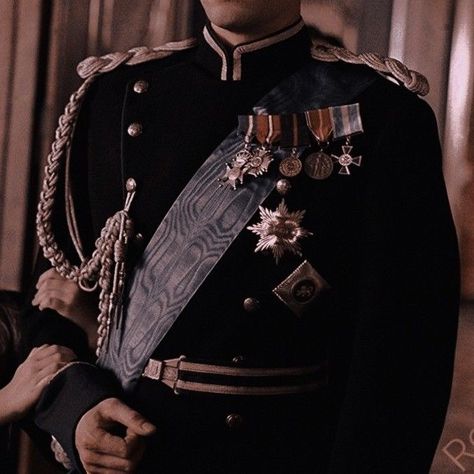 Royalty Clothes Men, Royal Men Aesthetic, Royal Boy Aesthetic, Royal Prince Aesthetic, Royal Aesthetic Male, Maxon Schreave Aesthetic, Officer Aesthetic, Royalty Clothes, Royalty Core