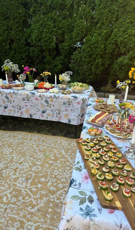 Garden Party Food Display, Garden Birthday Party Food Ideas, Corporate Garden Party, Garden Party Appetizer Ideas, Garden Anniversary Party, Aesthetic Graduation Party Food, Grad Picnic Ideas, Garden Food Party, Wildflower Graduation Party Decor