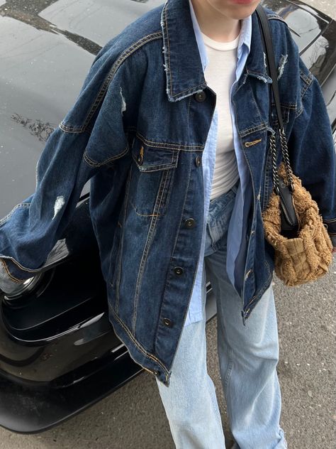 Denim outfit denim jacket Korean Ootd, Denim Jacket Outfit, Downtown Outfits, Uni Outfits, Dream Style, Looks Street Style, Sweatshirt Outfit, Selling Clothes, 가을 패션