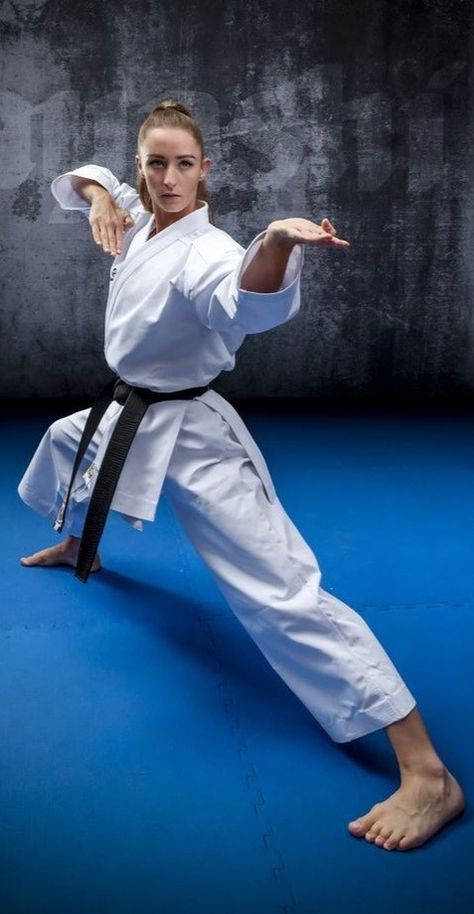 Karate Photos, Martial Arts Photography, Female Karate, Karate Kata, Taekwondo Girl, Women Karate, Karate Martial Arts, Female Martial Artists, Martial Arts Girl