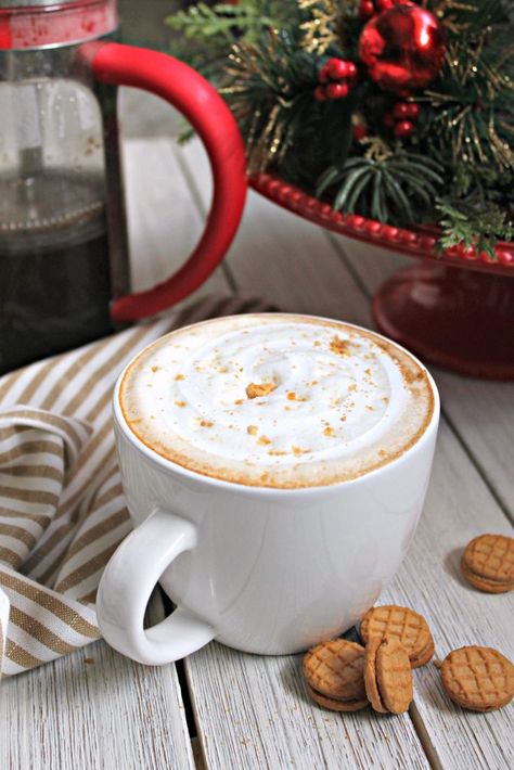 Fluffernutter Latte! This sweet, creamy homemade latte is perfect for enjoying when the temperatures drop. Made with a simple peanut butter syrup and topped off with a swirl of marshmallow fluff. Peanut Butter Syrup, Hot Chocolate Cookies Cups, Peppermint Truffles, Homemade Coffee Drinks, Homemade Marshmallow Fluff, Butter Syrup, Homemade Latte, Christmas Pastries, Christmas Morning Breakfast