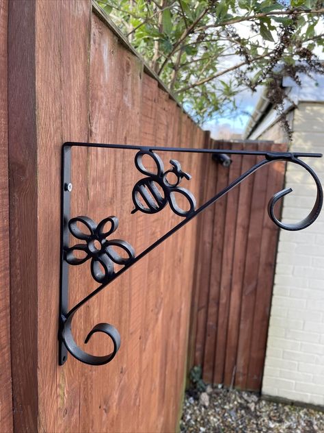 Recycled Metal Bee & Flower Heavy Duty Hanging Basket Bracket/garden Decor/Eng  | eBay Flower Art Design, Metal Bee, Hanging Basket Brackets, Bee Flower, Patio Plants, Bee On Flower, Hanging Basket, Recycled Metal, Hanging Baskets