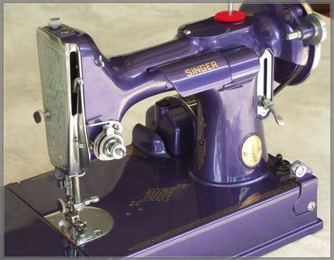 Purple Singer Sewing Machine Spiritual Colors, Featherweight Sewing Machine, Purple Things, Catty Noir, Old Sewing Machines, Antique Sewing Machines, Vintage Sewing Machine, Vintage Sewing Machines, Purple Reign