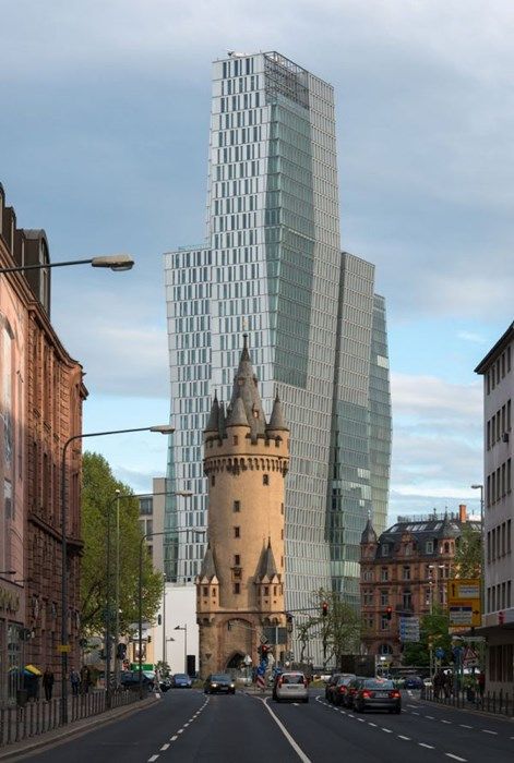 Classic Tower Meets Modern Skyscraper in Frankfurt, Germany Europa Park, Medieval Tower, Modern Skyscrapers, Tall Buildings, Frankfurt Germany, Living Modern, Architecture Old, Central Europe, Green Building