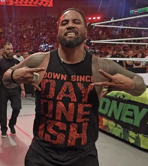 Jimmy Uso And Naomi, Usos Wwe, Famous Wrestlers, Jimmy Uso, Wwe Tag Teams, The Usos, Wwe Pictures, The Bloodline, Wwe Photos