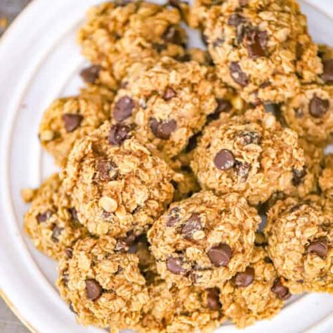 Flourless Banana Oat Chocolate Chip Breakfast Cookies {GF, Vegan} Banana Oat Chocolate Chip, Vegan Banana Cookies, Chocolate Chip Breakfast Cookies, Chocolate Chip Breakfast, Banana Cookies Healthy, Oat Chocolate Chip Cookies, Healthy Chocolate Cookies, Banana Oat Cookies, Banana Chocolate Chip Cookies