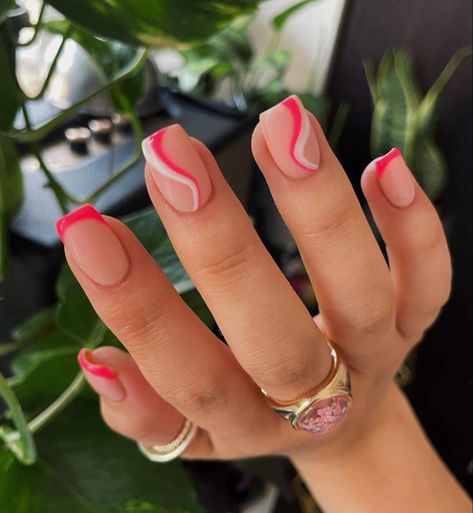 Hot Pink Nails Swirls, Short Color Tip Nails, Squiggle Nails Square, Summer Nails Ideas Square, Hot Pink Squiggle Nails, Swiggly Lines Nail, Summer Nails Acrylic 2024, Swirl Nail Designs Square, Summer Nails Squiggly Lines