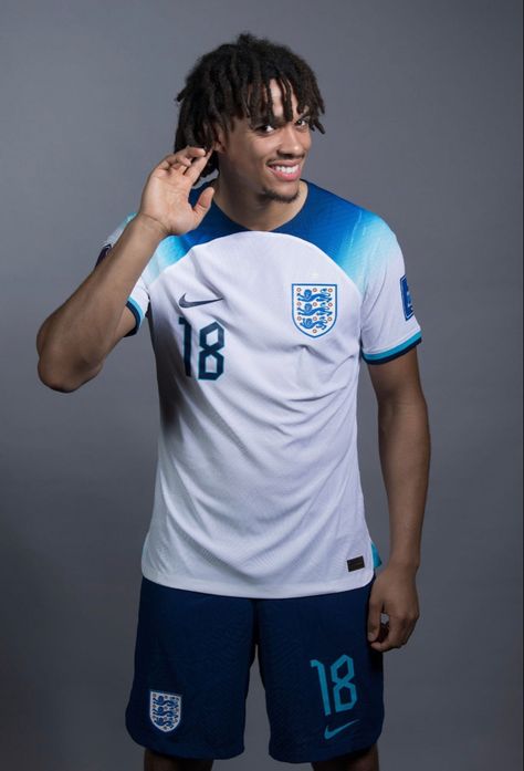 Arnold Trent, Soccer Photoshoot, Trent Arnold, Liverpool Fc Team, Sports Photoshoot, England National Football Team, 3 Lions, Football Poses, Instagram Black Theme