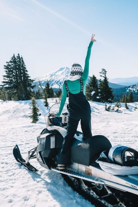 Popular US style blogger, Greta Hollar, shares how to stay warm snowmobiling in Bend, Oregon. Check out her helpful tips! #visitbend #roambetterbend #bend #oregon #babesthatwander What To Wear Snowmobiling, Snowmobile Outfit Woman, How To Stay Warm, Best Instagram Photos, Nashville Style, Sports Bra And Leggings, Lifestyle Aesthetic, Top Beauty, Style Edit