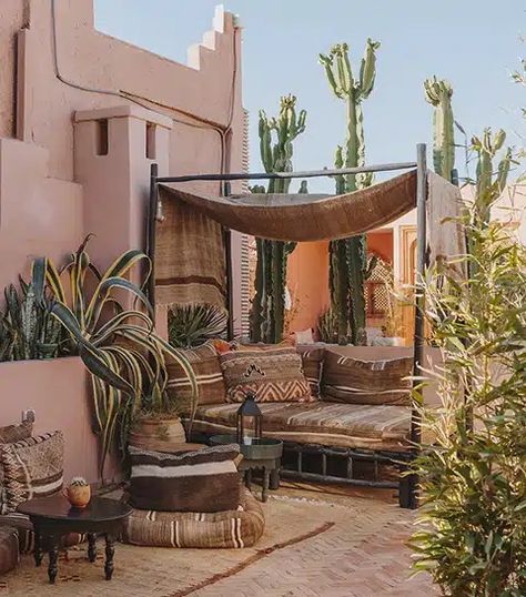 Best Riads In Marrakech, Rooftop Ideas, Moroccan Garden, Moroccan Houses, Riad Marrakech, Style Marocain, Desert Living, Moroccan Homes, Moroccan Decor