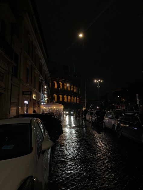 Italy At Night Aesthetic, Abroad Life, Rome At Night, Rome Streets, Italy Vibes, Italy Street, Italian Aesthetic, Italy Aesthetic, Look At The Sky