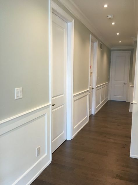 Moulding Wall, Wainscoting Hallway, Interior Wall Colors, Diy Wainscoting, Wall Paneling Diy, Narrow Hallway Decorating, Wall Panels Bedroom, Modern Rustic Homes, Hallway Designs