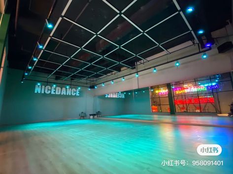 Dance Studio Lobby Design, Dance Studio Lights, Dance Studio Lighting Ideas, Dance Hall Aesthetic, Dance Studio Lighting, Studio Dance Room Kpop, Dance Studio Lobby, Dance Studio Aesthetic, Hip Hop Dance Studio