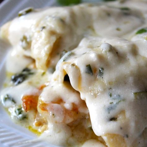 Jalapeno Cream Sauce Recipe, Jalapeno Cream Sauce, Shrimp Enchiladas Recipes, Seafood Enchiladas Recipe, White Sauce Enchiladas, Shrimp And Spinach, Apartment Cooking, Shrimp Enchiladas, Spinach Enchiladas