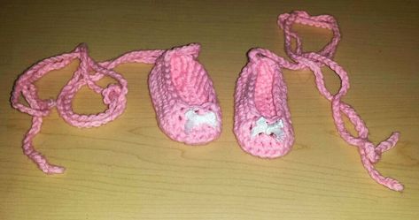 The Ripe Umbrella: Baby Crochet Ballet Slippers Crochet Ballerina Slippers Free Pattern, Crochet Ballet Slippers Free Pattern, Crochet Ballet Slippers, Slippers Free Pattern, Baby Ballet Shoes, Crochet Ballet, Foundation Half Double Crochet, Baby Ballet, Shoe Ornaments