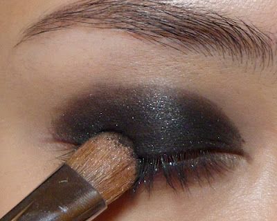 How to Apply Black Shadow How To Apply Black Eyeshadow, Beauty Academy, Black Eyeshadow, Black Shadow, Skincare Review, Makeup Box, Mac Makeup, Eye Black, Wearing Black