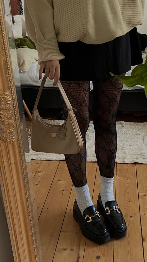 old money, prada, vintage, loafer, gucci, fall fit, autumn Vintage Gucci Loafers Outfit, Cute Loafers Women Outfit, Chunky Black Loafers Outfit Fall, Gucci Loafers Aesthetic, Loafer Tights Outfit, Vintage Socks Outfit, How To Style Gucci Loafers, Outfits With Doc Loafers, 70s Loafers Outfit