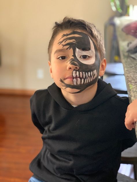 Halloween Face Paint For Kids Boys, Boys Halloween Makeup Kids, Face Painting Animals Easy, Venom Makeup Easy, Venom Face Paint Easy, Men Halloween Face Paint, Boy Makeup Halloween, Kids Halloween Makeup Boys, Boys Halloween Facepaint