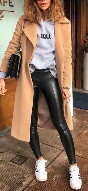 Sunday Favourites: Ten Perfect Camel Coats for Fall Leather Leggings Outfit, Look Legging, Fall Fashion Coats, Coat Outfit, Moda Paris, Black Leather Pants, Legging Outfits, Cute Winter Outfits, Coat Outfits