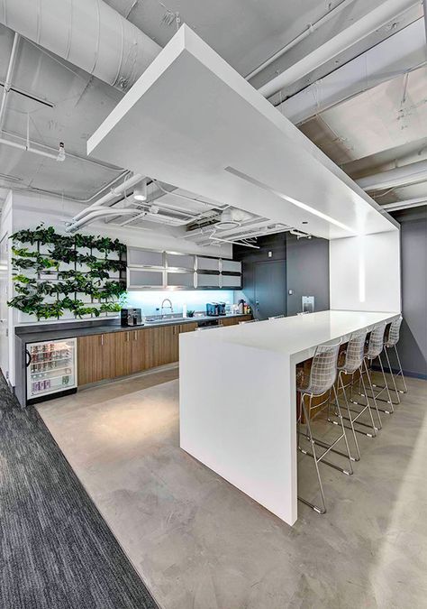 Ignite, Chicago, IL Architect: Box Studios on Behance Meeting Room Design Office, Cafeteria Design, Office Design Trends, Meeting Room Design, Office Pantry, Office Architecture, Modern Office Interiors, Office Meeting Room, Cozy Office