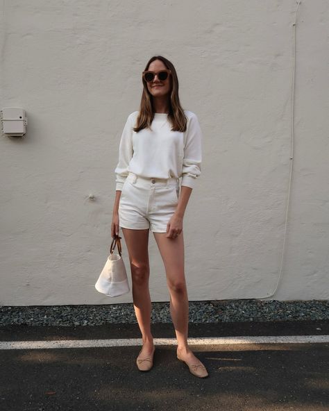 Nude Ballet Flats Outfit, White Flats Outfit, Ballet Flat Outfit, Flats Outfit Summer, Effortless Summer Outfits, 2023 Shoe Trends, Neutral Summer Outfits, Nude Ballet Flats, White Tops Outfit