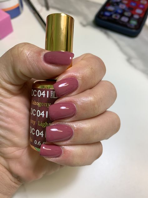 Dnd Light Mahogany, Dnd Nail Colors Fall, Cnd Gel Polish Colors, Dnd Gel Polish Colors Fall 2023, Fall Dnd Gel Colors, Fall Nails Dnd Gel, Dnd Fall Gel Polish Colors, Dnd Fall Nail Colors, Dnd Colors