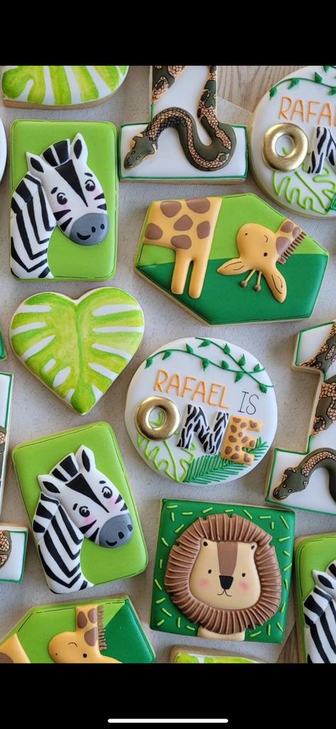 Safari Birthday Cookies, Safari Cookies, Jungle Birthday, Beautiful Desserts, Safari Birthday, Baby Shower Cookies, Jungle Theme, Birthday Cookies, Custom Cookies