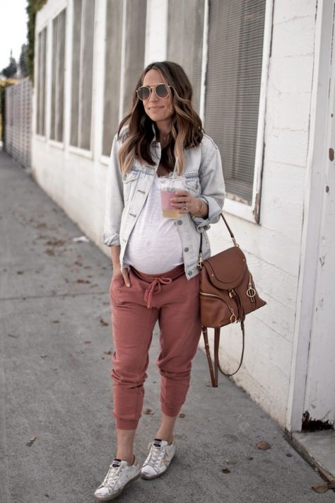 Joggers Outfit Fall, Comfortable Pregnancy Outfits, Pregnant Clothing, Maternity Fits, Pregnancy Fits, Pregnant Women Fashion, Pregnant Clothes, Sunset Picnic, Pregnant Dress