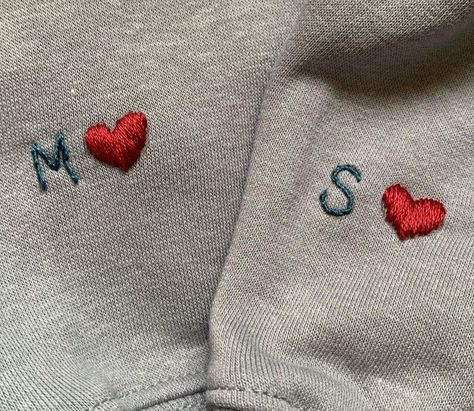 Embroidered Sweatshirt Diy, Embroidered Initials, Diy Sweatshirt, Couples Hoodies, Boyfriend Shirt, Friends Tv, Embroidered Hoodie, Embroidered Sweatshirts, Some Ideas