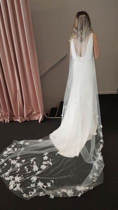 a0833c8a1817526ac555f8d67727caf6 Wedding Veil With Flowers, Diamond White Wedding Dress, Veil With Flowers, Veil Ideas, Long Wedding Veil, Cathedral Wedding Dress, Wedding Separates, The Night Garden, Long Veil Wedding