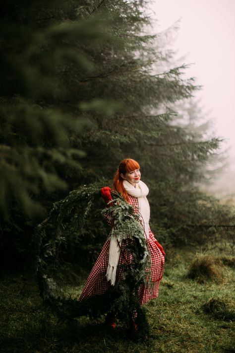 Cottagecore Christmas Outfit, Barbour Wellies, Cottagecore Photoshoot, Red Wellies, Horses Christmas, Christmas Cottagecore, Giants Wreath, Cottagecore Winter, Winter Cottagecore