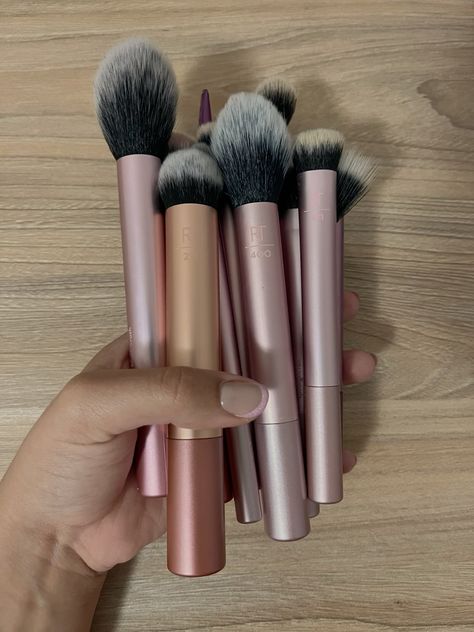 #realtechniques #brochasdemaquillaje Gloss Makeup, Real Techniques, Gift List, Makeup Tools, Brush Set, Wish List, Blush, Vision Board, Tumblr