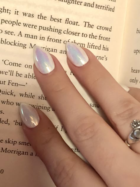 Short Opal Acrylic Nails, Unicorn Holographic Nails, Iridescent Almond Shaped Nails, Iridescent Bridal Nails, French Tip Opal Nails, Unicorn White Nails, White Hologram Nails, White Rainbow Chrome Nails, White Irridescent Nails Almond