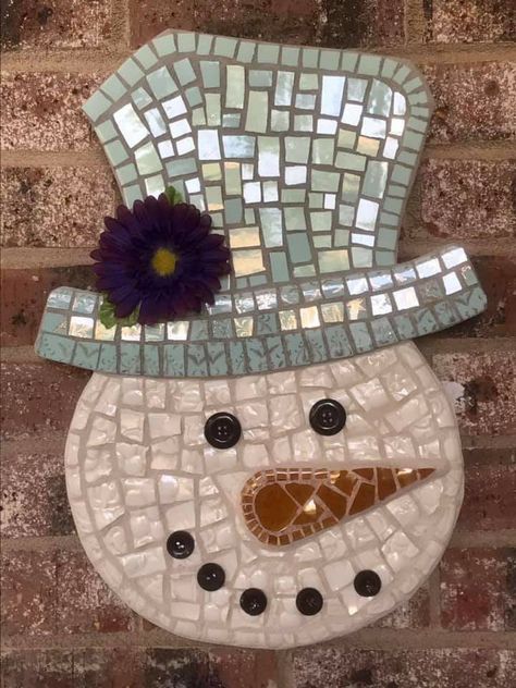 Mosaic Gnome, Christmas Mosaic Ideas, Mosaic Christmas Tree Ideas, Xmas Mosaic Art, Stained Glass Mosaic Christmas Tree, Mosaic Christmas, Christmas Mosaics, Mosaic Stepping Stone, Mosaic Heart