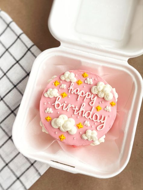 Happy Birthday Bento Cake, Kawaii Birthday Cake, Kawaii Birthday, Buttercream Cake Designs, Cake Story, Cake Cafe, Girly Cakes, Cake Mini, Funny Birthday Cakes