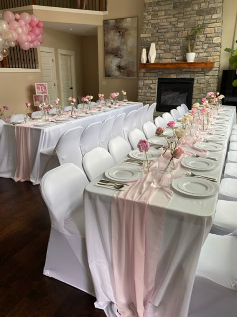 Decor For Party Table, Party Inside House Ideas, Plastic Tablecloth Table Ideas, Simple Pink Party Decorations, Pink Graduation Party Decorations Table Settings, Table Decorations For Sweet 16 Party, Quince At Home, Debut Table Set Up, Pink Brunch Table Setting