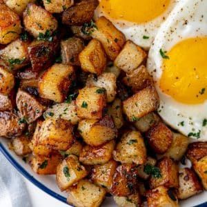 Crispy Home Fries - Savory Experiments Oven Home Fries, Crispy Home Fries, Home Fries Recipe, Fries Recipe Oven, Potatoes Breakfast, Fries Potatoes, Leftover Baked Potatoes, Breakfast Burger, Easy Potato Recipes