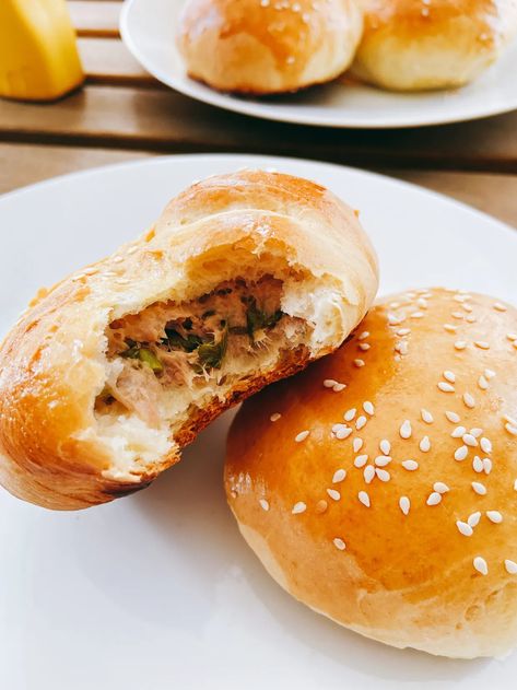 Delicious Tuna Buns Recipe - Delishably Tuna Buns, How To Make Tuna, Pizza Buns, Sweet Custard, Cream Salad, Buns Recipe, Sweet Buns, Spicy Tuna, Salad Ideas