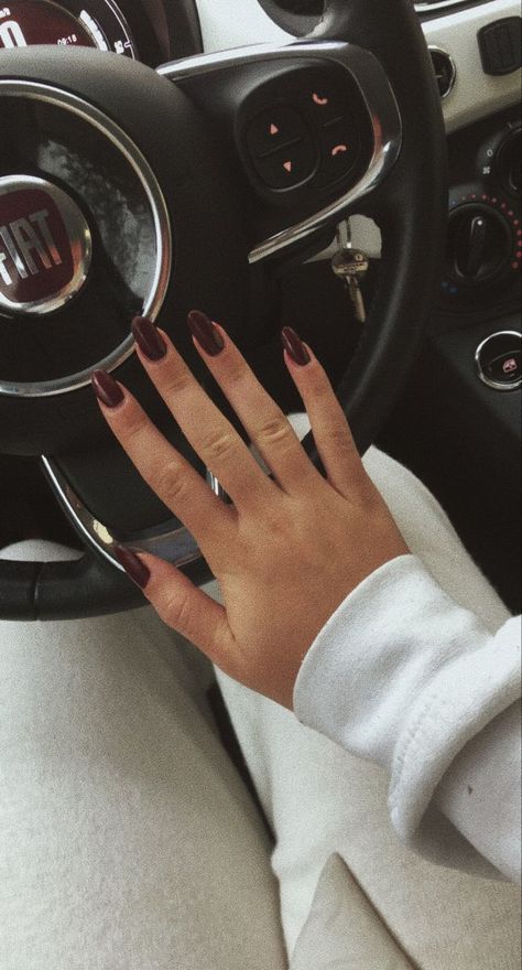 Nail Inspo September 2024, Dark Fall Almond Nails, Short Fall Nails Almond, Small Nails Design Classy, Oval Nails Fall Colors, Basic Fall Nails Acrylic, Fall Basic Nails, Autumn Nails Oval, Nails September 2024