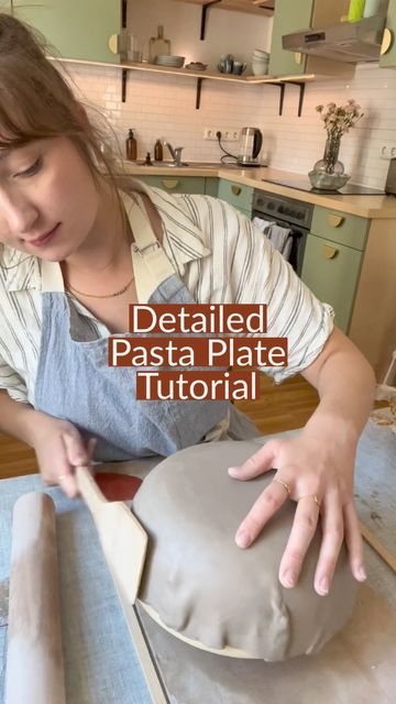 How To Make A Ceramic Bowl, Handbuilt Pottery Bowls, How To Paint Pottery Ceramics, Small Hand Built Pottery Ideas, Pottery Pasta Bowls Handmade, New Pottery Ideas, Beginner Pottery Ideas Hand Building, Pottery Building Ideas, Ceramic Pasta Plate