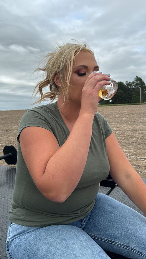 Female Farmer Rancher (@FemaleRancher) on X Truck Girl, Female Farmer, Video Call With Boyfriend Screen Photo, Screen Photo, Video Call, Farm Life, First Look, Farmer, The Good Place