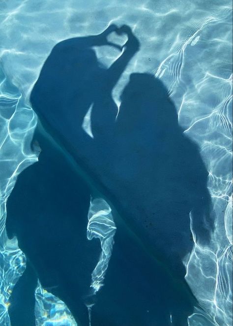 nicole the summer i turned pretty Couple Pool Pictures Aesthetic, Pool Aesthetic With Friends, Friends Staycation Aesthetic, Aesthetic Pool Pictures Friends, Pool Inspo Pics Friends, Aesthetic Pool Pics With Friends, Summer Inspo Pics Pool, Swimming Pool Aesthetic Photo Ideas, Pool Pic Inspo Aesthetic