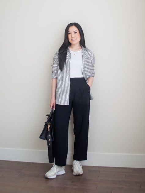 Smart Casual Outfit Sneakers, Simple Smart Casual Women Outfit, Spring Smart Casual Outfits, Pants And Sneakers Outfit, Outfit Petite Women, Intentional Wardrobe, Easy Spring Outfits, Work Lookbook, Minimalist Casual Outfit