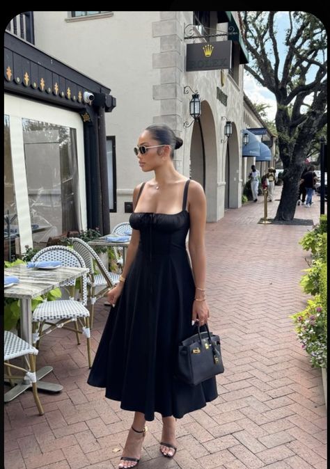 Wine Tasting Black Women, Mule Heels Outfit Dress, Mule Heels Outfit, Heels Outfits Dress, Martha Vineyard, Femininity Aesthetic, Soft Girl Outfits, Mule Heels, Maxi Dress Outfit