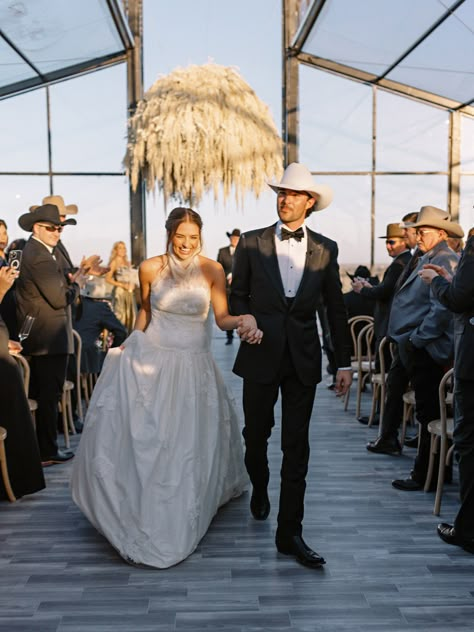 Western Themed Wedding, Black Tie Attire, Cowboy Wedding, Denim And Diamonds, Bridal Luncheon, Boda Mexicana, Estilo Country, Rustic Wedding Venues, Vogue Us