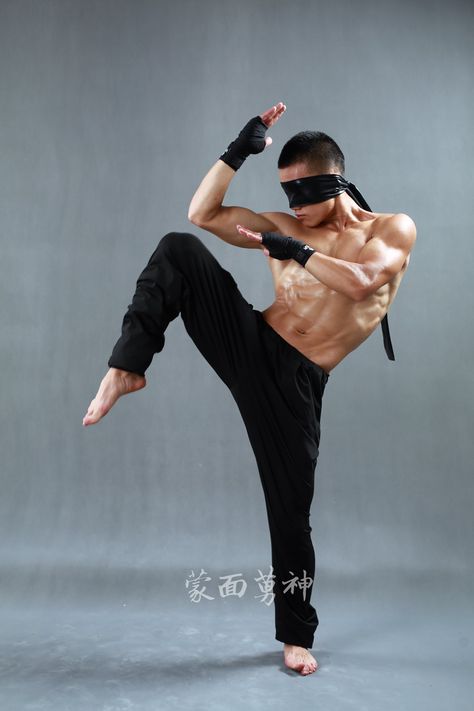 Dynamic Anatomy Reference, Martial Arts Poses Male, Action Gesture Poses, Martial Arts Poses Reference Male, Athlete Reference Pose, Martial Art Poses Reference, Sport Reference Pose, Dynamic Gesture Poses, Kickboxing Poses